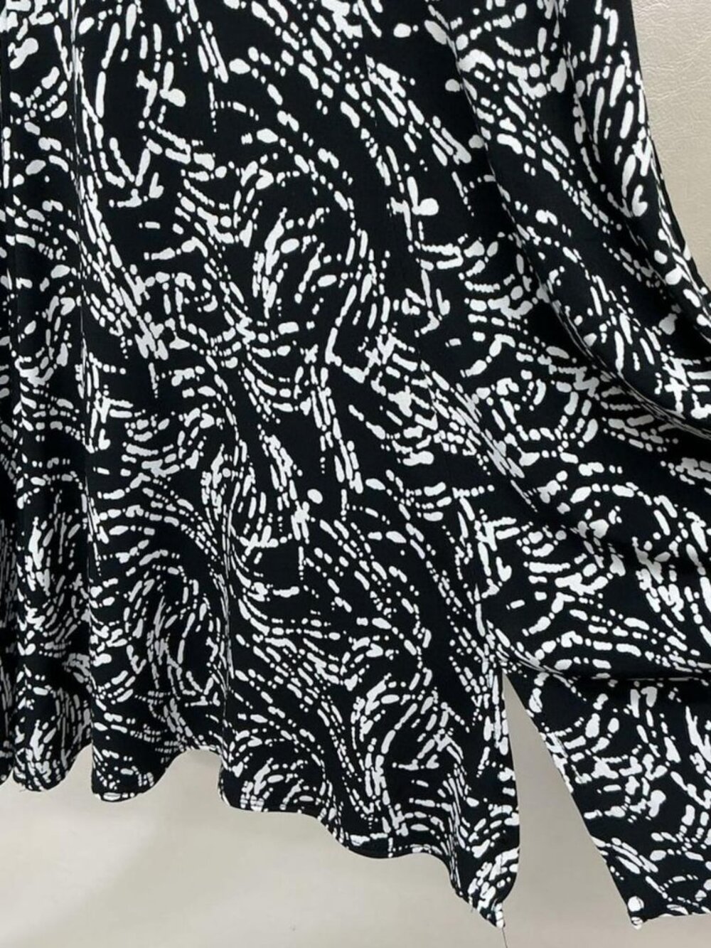 Neck Abstract Print